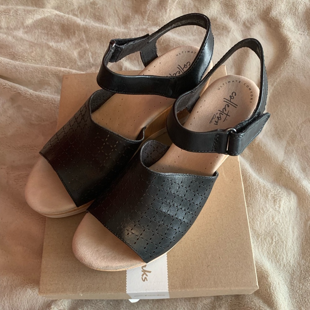 Clarks Cammy Glory Sandals in size 9